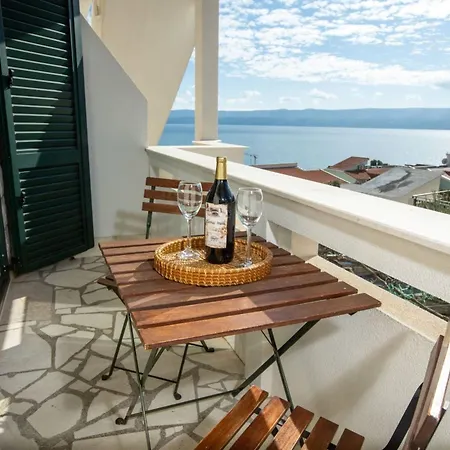 In Mit Grossem Balkon By Interhome